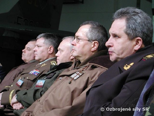  ÉFOVIA PIATICH ARMÁD NA LETECKEJ ZÁKLADNI SLIAČ