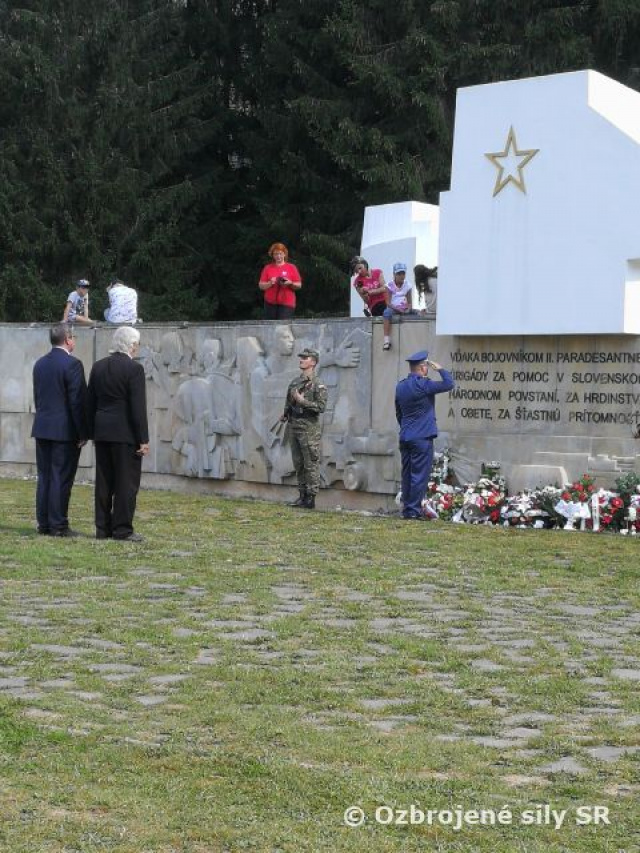 Regionálne oslavy 74. výročia SNP a výsadku 2. paradesantnej brigády v Krpáčove
