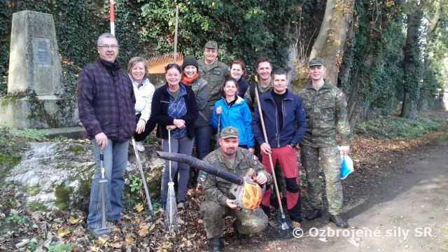 Profesionálni vojaci a zamestnanci ZaSKIS-u sú činní aj mimo kasární