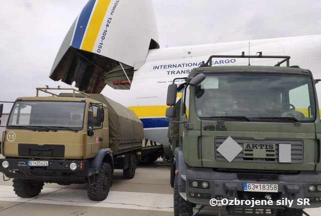 „Fénixovia“ z Práporu logistiky Hlohovec previezli 74 ton zdravotníckeho materiálu