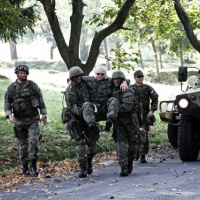 Mechanizovaná rota z Martina cvičí v Lešti boj v meste