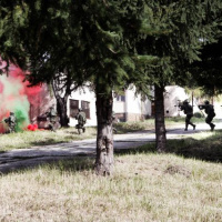 Mechanizovaná rota z Martina cvičí v Lešti boj v meste