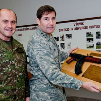 07 Veliteľ špeciálnych síl NATO navštívil 5. pluk špeciálneho určenia