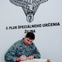 09 Veliteľ špeciálnych síl NATO navštívil 5. pluk špeciálneho určenia