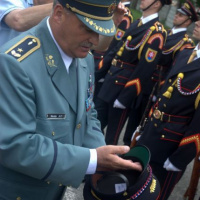 brig. gen. Marián Áč vysvetľuje výhody nových uniforiem