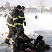 Po prekonaní stometrovej vzdialenosti pod ľadom