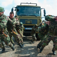 Jednou z disciplín bolo aj ťahanie a tlačenie vozidla