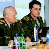 Generáli krajín V4: Spoločne čeliť dopadom hospodárskej krízy