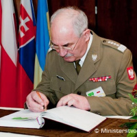 Generáli krajín V4: Spoločne čeliť dopadom hospodárskej krízy