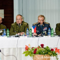 Generáli krajín V4: Spoločne čeliť dopadom hospodárskej krízy