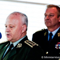 Generáli krajín V4: Spoločne čeliť dopadom hospodárskej krízy