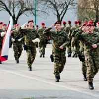 07 Generál Macko sa rozlúčil s príslušníkmi žilinského 5. pluku špeciálneho určenia