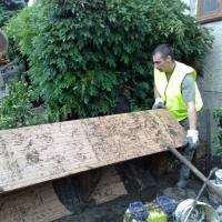 Vojaci aj dnes pomáhajú v obciach postihnutých povodňami