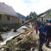 Vojaci aj dnes pomáhajú v obciach postihnutých povodňami