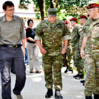 01 Minister obrany Galko navštívil špeciálne sily cvičiace vo VP VO Lešť