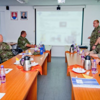 02 Minister obrany Galko navštívil špeciálne sily cvičiace vo VP VO Lešť