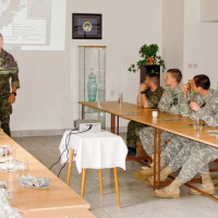 02 Americkí kadeti navštívili 5. pluk špeciálneho určenia