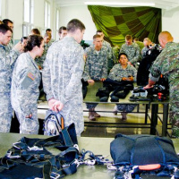 08 Americkí kadeti navštívili 5. pluk špeciálneho určenia