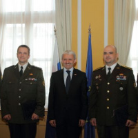 Plakety pre tím EOD od ministra zahraničných vecí