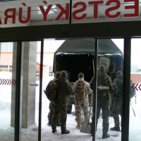 Zasnežené Kysuce zachraňujú vojaci