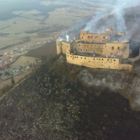 Zachránené exponáty pomáhajú sťahovať aj vojaci z Rožňavy