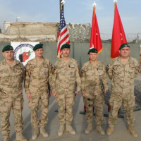 Dvaja generáli sa prišli poďakovať trom slovenským dôstojníkom