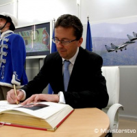 Brány 4. ročníka veľtrhu obrannej techniky IDEB otvorené