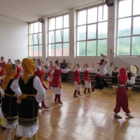 Slovenskí vojaci odovzdali športové potreby deťom v Bosne