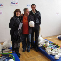 Slovenskí vojaci odovzdali športové potreby deťom v Bosne