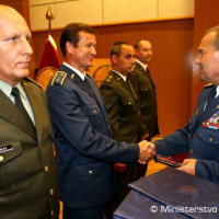 Úcta Slovenskému národnému povstaniu, vážnosť Ústave SR