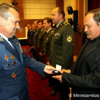 Úcta Slovenskému národnému povstaniu, vážnosť Ústave SR