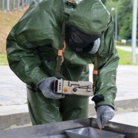 Návšteva Náčelníka Generálneho štábu OS SR počas výcviku chemikov s reálnymi TCHL