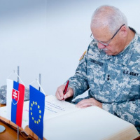 02 Šéf Národnej gardy navštívil slovenské SOF