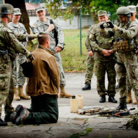 13 Šéf Národnej gardy navštívil slovenské SOF