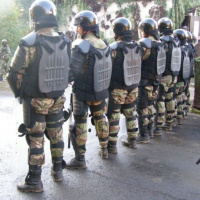 Práporová skupina pokračuje druhý deň v plnení operácie