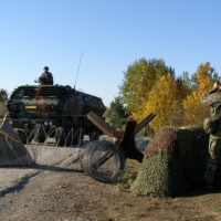 Práporová skupina pokračuje druhý deň v plnení operácie