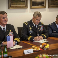 Minister obrany Martin Glváč prijal admirála Williama Harryho McRavena