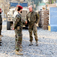 01 Veliteľ ISAF SOF na patrole so slovenskými SOF