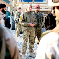 03 Veliteľ ISAF SOF na patrole so slovenskými SOF