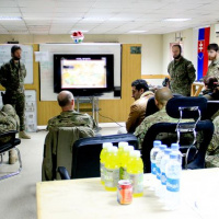 04 Veliteľ ISAF SOF na patrole so slovenskými SOF