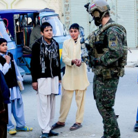 14 Veliteľ ISAF SOF na patrole so slovenskými SOF