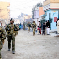 15 Veliteľ ISAF SOF na patrole so slovenskými SOF