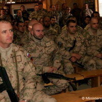 Tábor slovenských vojakov v Kandaháre skrášľuje japonská čerešňa