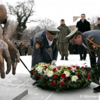 Ministri obrany SR a Maďarska si pripomenuli výročie tragédie v maďarskej obci Hejce
