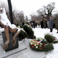 Ministri obrany SR a Maďarska si pripomenuli výročie tragédie v maďarskej obci Hejce