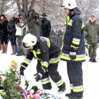 Ministri obrany SR a Maďarska si pripomenuli výročie tragédie v maďarskej obci Hejce