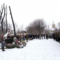 Ministri obrany SR a Maďarska si pripomenuli výročie tragédie v maďarskej obci Hejce