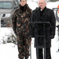 Ministri obrany SR a Maďarska si pripomenuli výročie tragédie v maďarskej obci Hejce