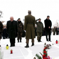 Ministri obrany SR a Maďarska si pripomenuli výročie tragédie v maďarskej obci Hejce