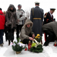 Ministri obrany SR a Maďarska si pripomenuli výročie tragédie v maďarskej obci Hejce